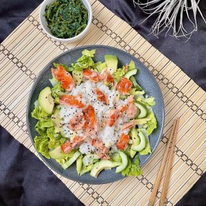 sushibowl met zalm en wasabi dressing